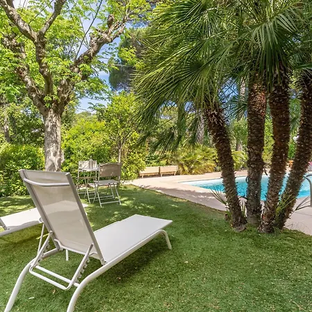 Lécrin : Moderne Jardin Piscine